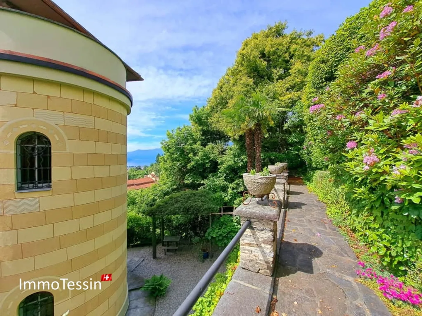 UNICO: Il Castello di Orselina, proprietà unica in posizione privilegiata con vista mozzafiato sul Lago Maggiore - Foto 7 di 13