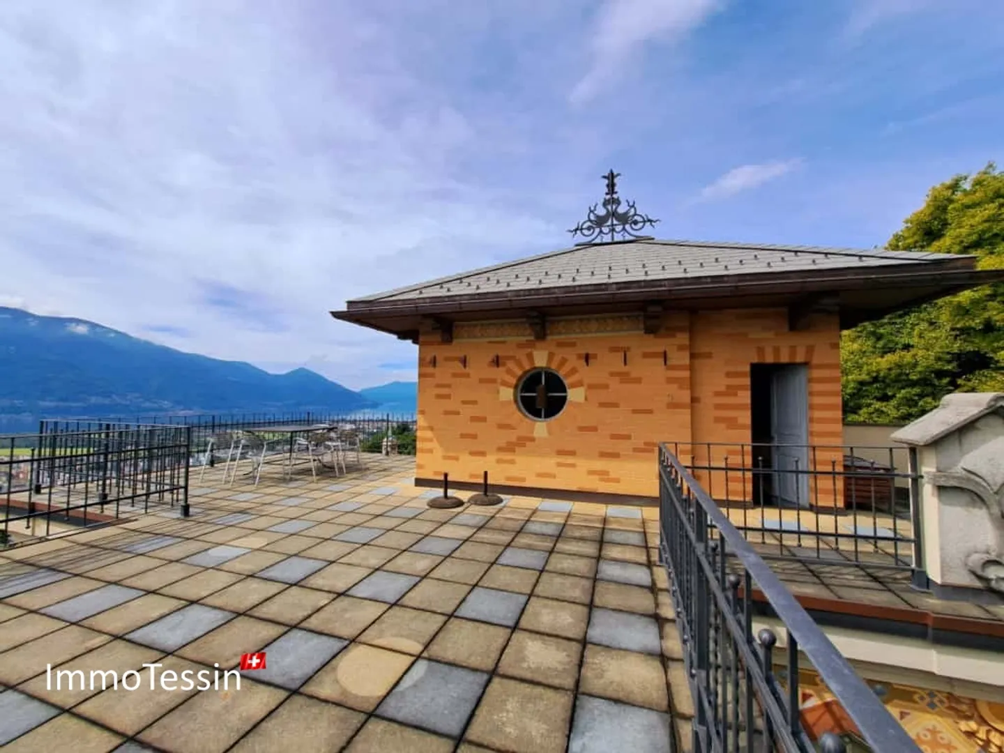 UNICO: Il Castello di Orselina, proprietà unica in posizione privilegiata con vista mozzafiato sul Lago Maggiore - Foto 8 di 13