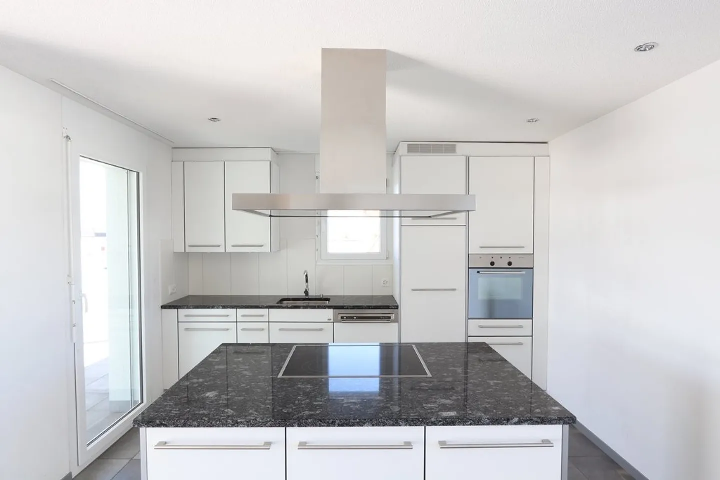 Appartement Attique Moderne à Zofingen - Photo 2 sur 8