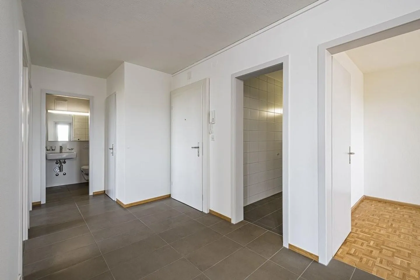 Cozy 4-room apartment in Birsfelden - Photo 5 of 8