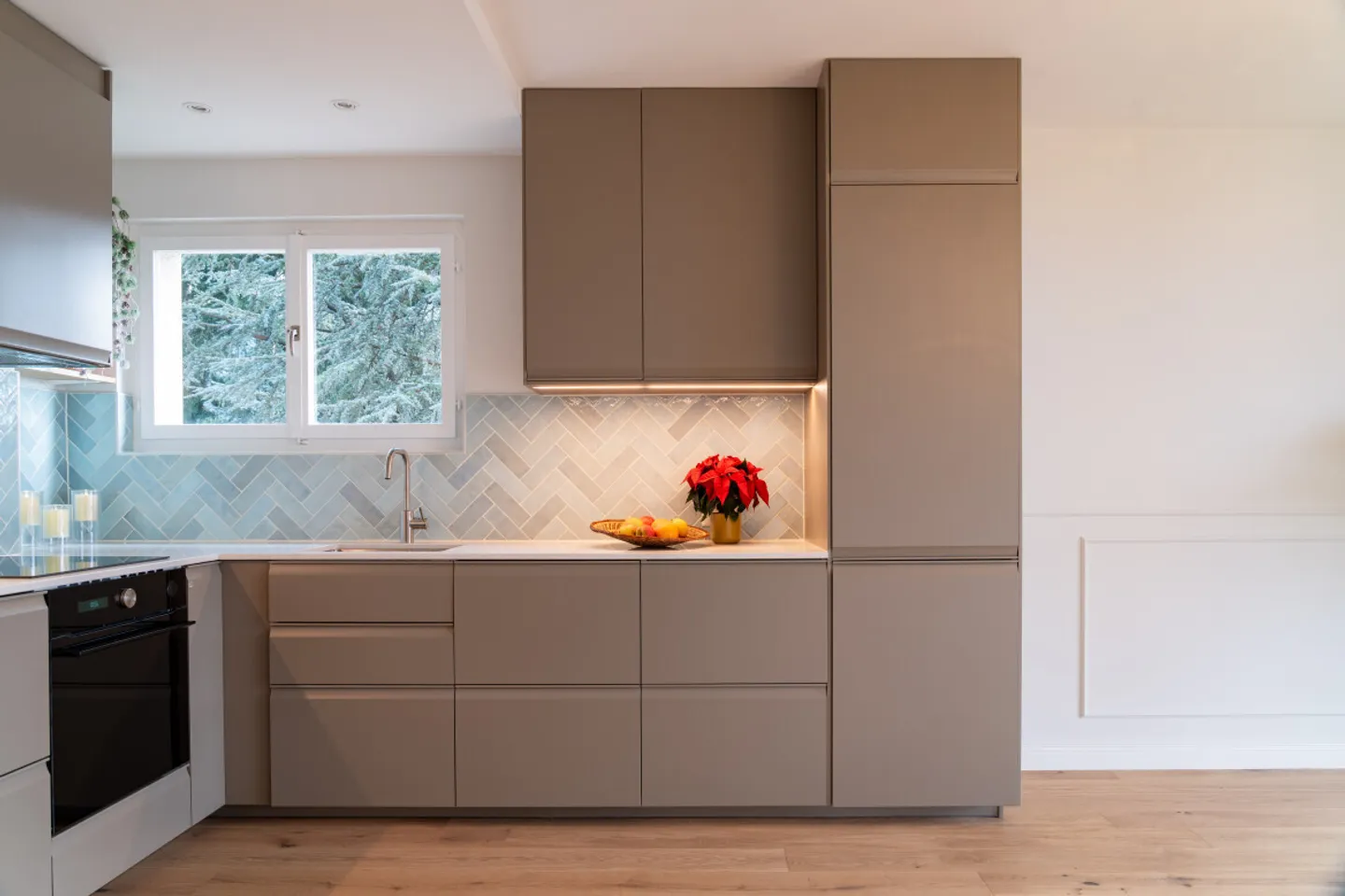 Charming Apartment with Lake View - Photo 3 of 12