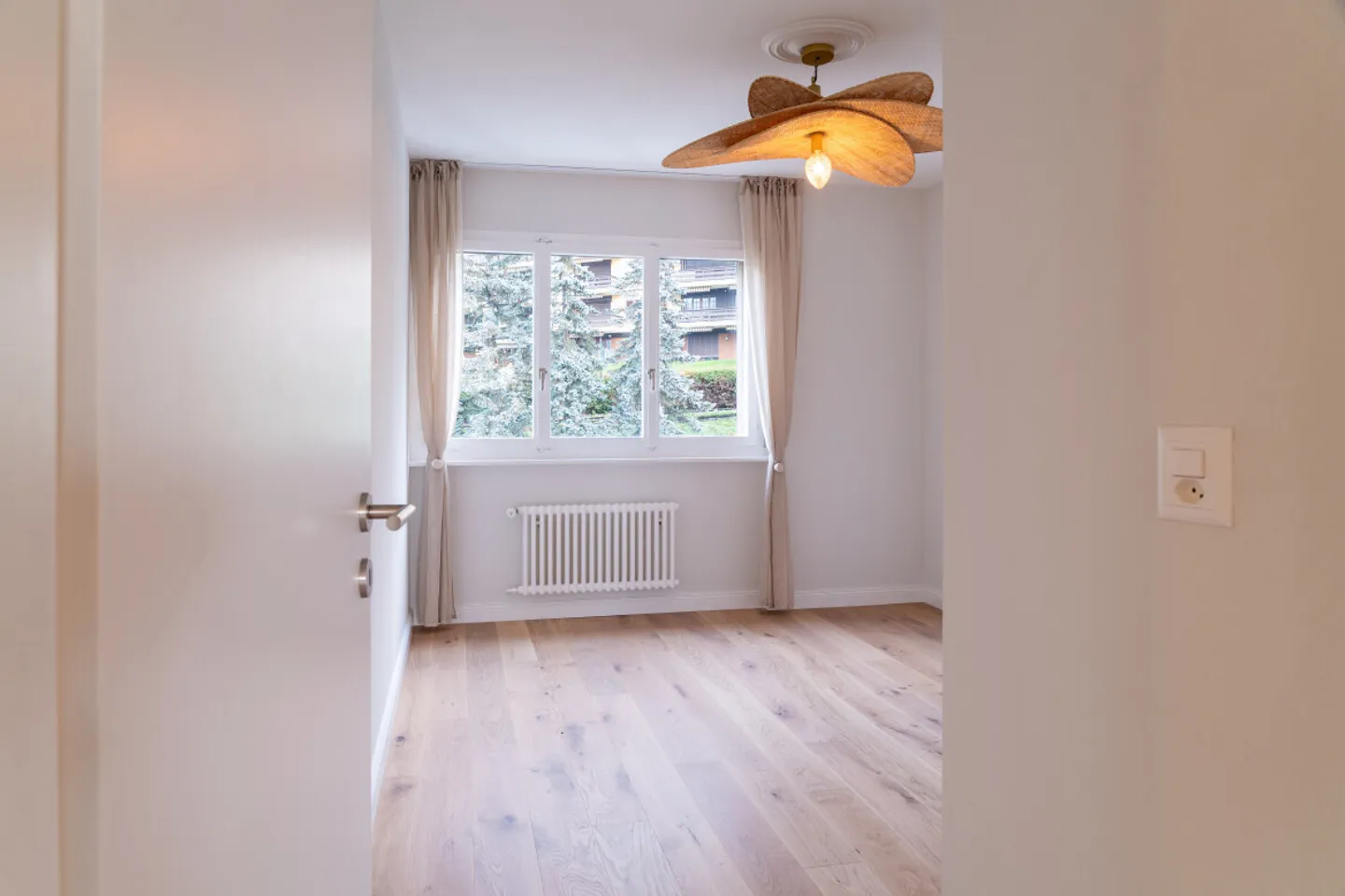 Charming Apartment with Lake View - Photo 4 of 12