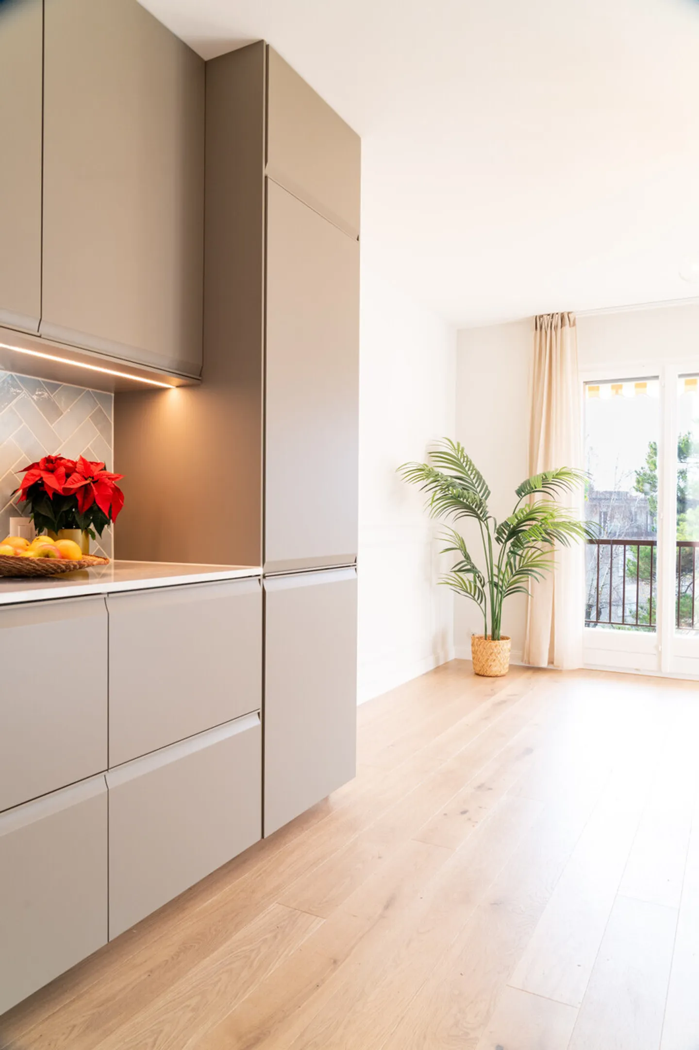 Charming Apartment with Lake View - Photo 7 of 12