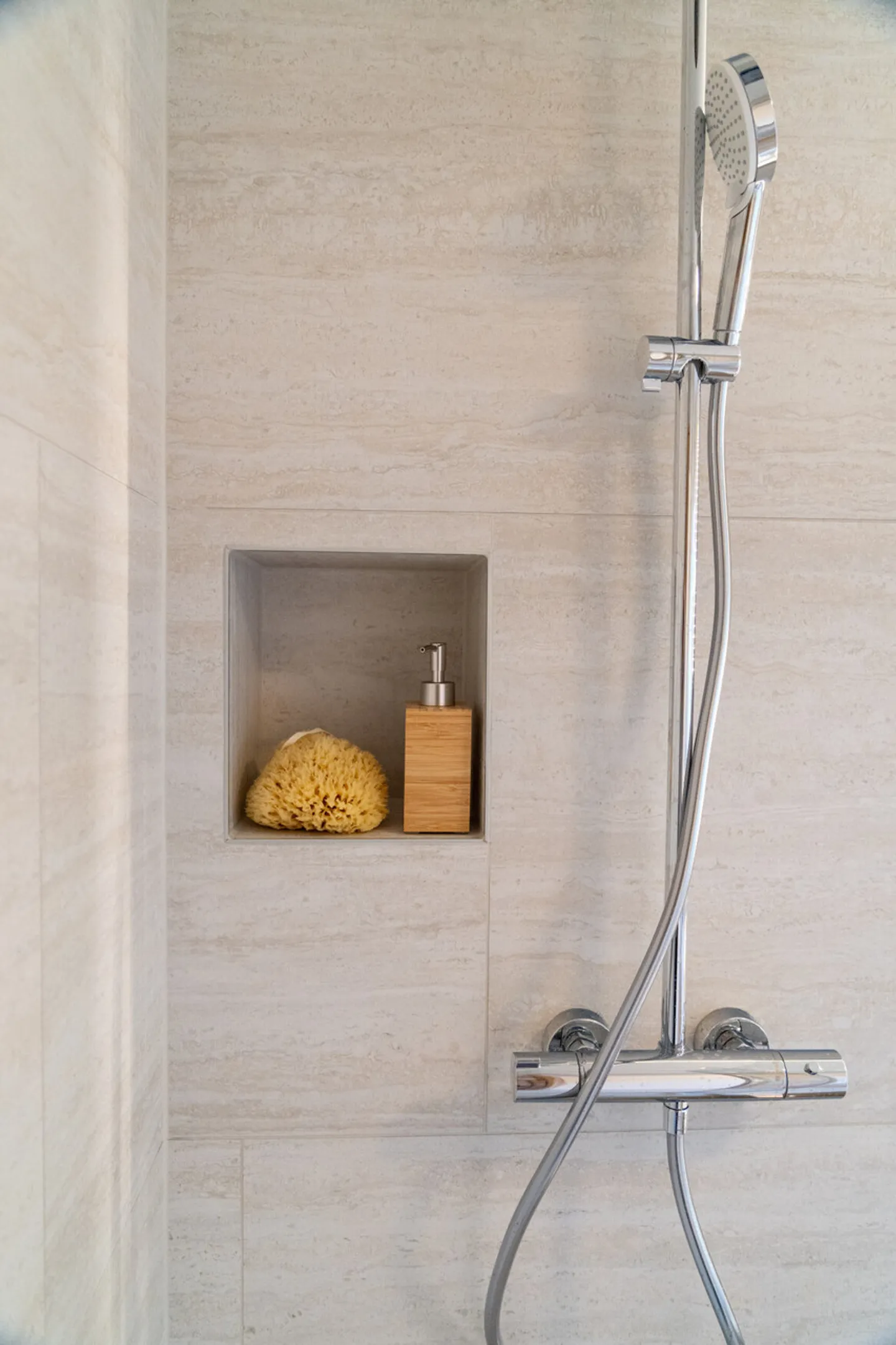 Charming Apartment with Lake View - Photo 9 of 12