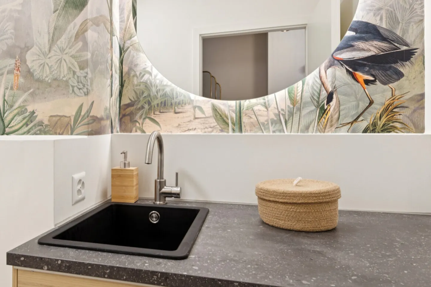 Charming Apartment with Lake View - Photo 11 of 12