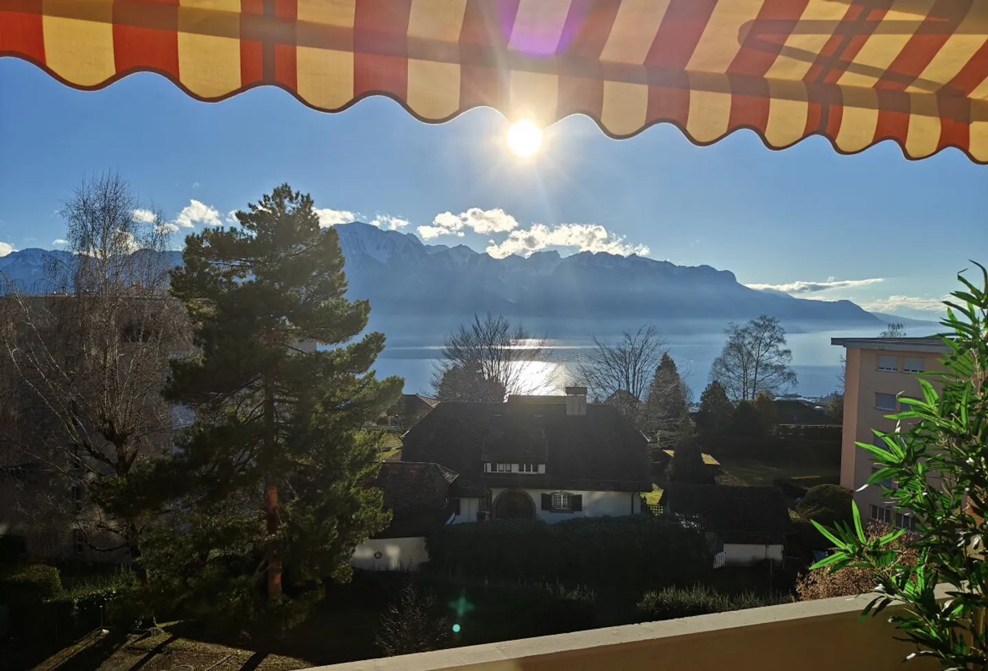 Charming Apartment with Lake View - Photo 12 of 12