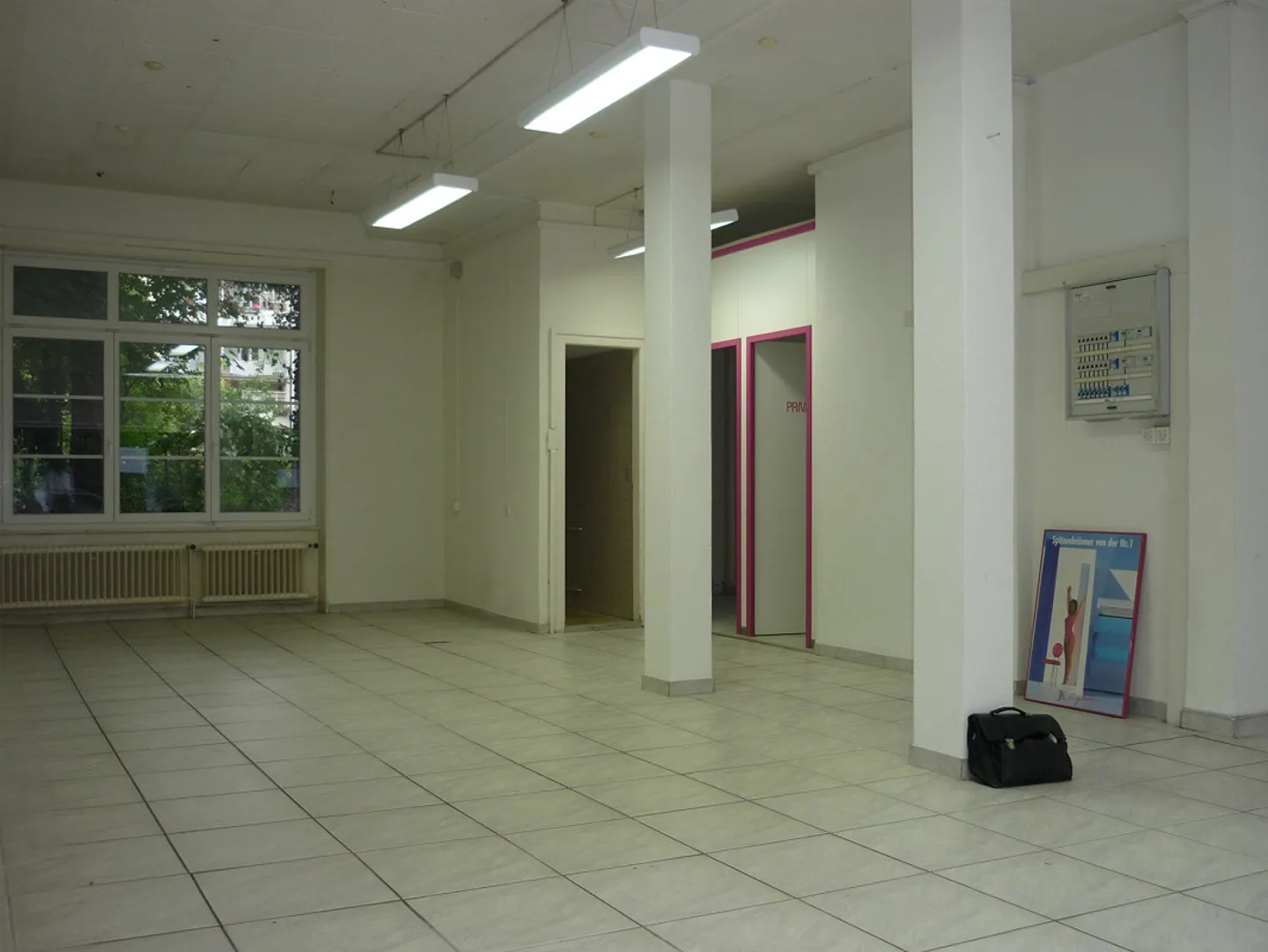 Retail space / office with display window + balcony in a good traffic location in Gundeli - Photo 5 of 7
