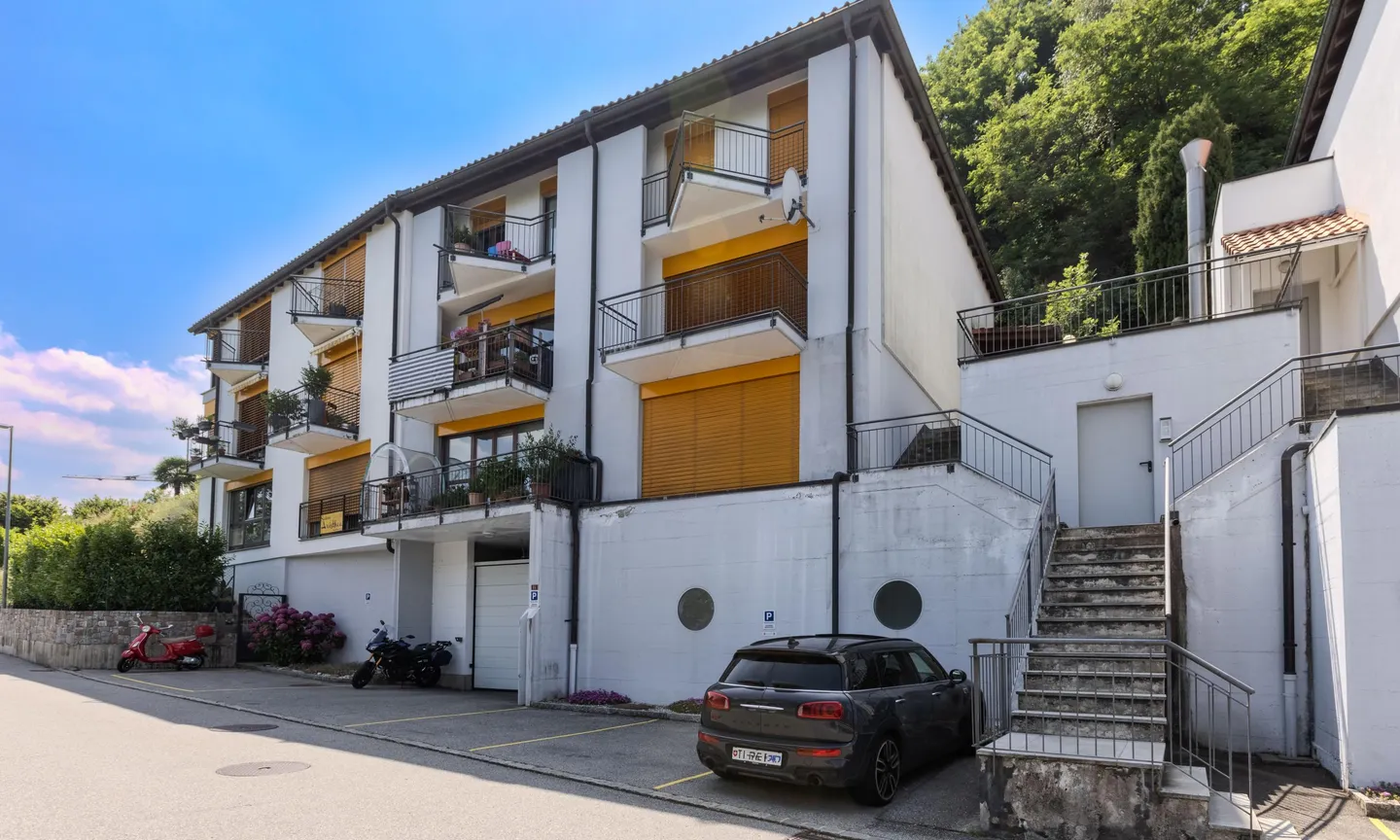 SCHNÄPPCHEN - WUNDERSCHÖNES ENDE REIHENHAUS MIT 5.5 ZIMMERN IN VERNATE - Foto 9 von 13