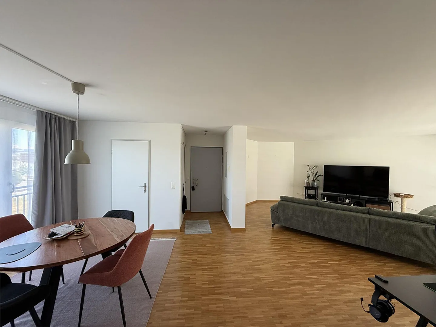 3.5 Room Apartment - Photo 1 of 8