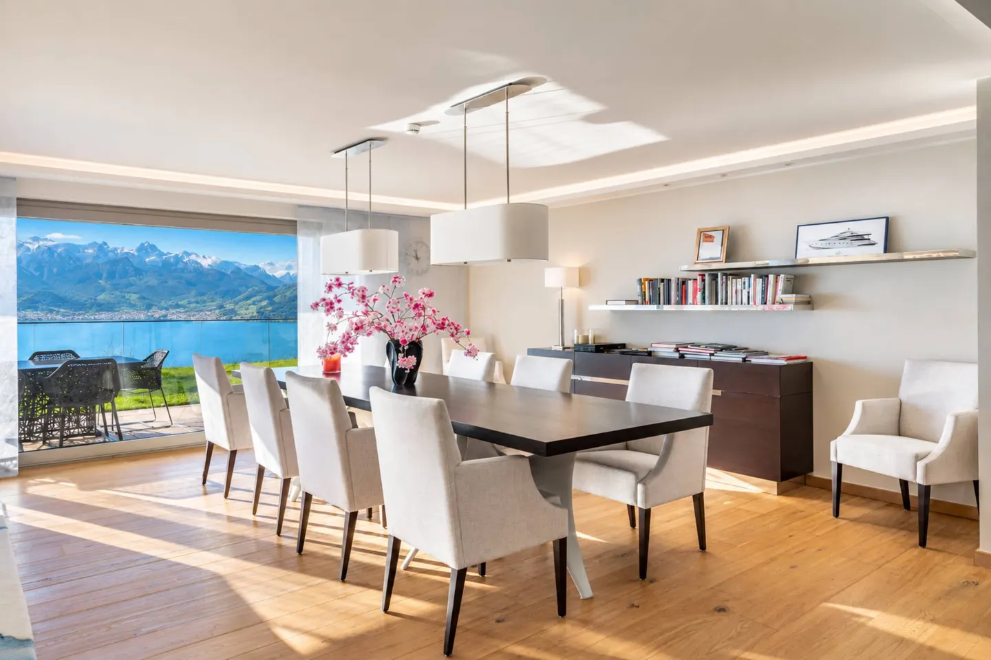 Luxuriöse 6,5-Zimmer-Wohnung mit atemberaubendem Seeblick - Foto 3 von 12