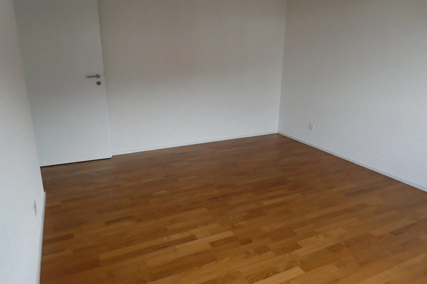 très belle et lumineuse appartement au rez-de-chaussée avec espace de sièges couvert - Photo 8 sur 11