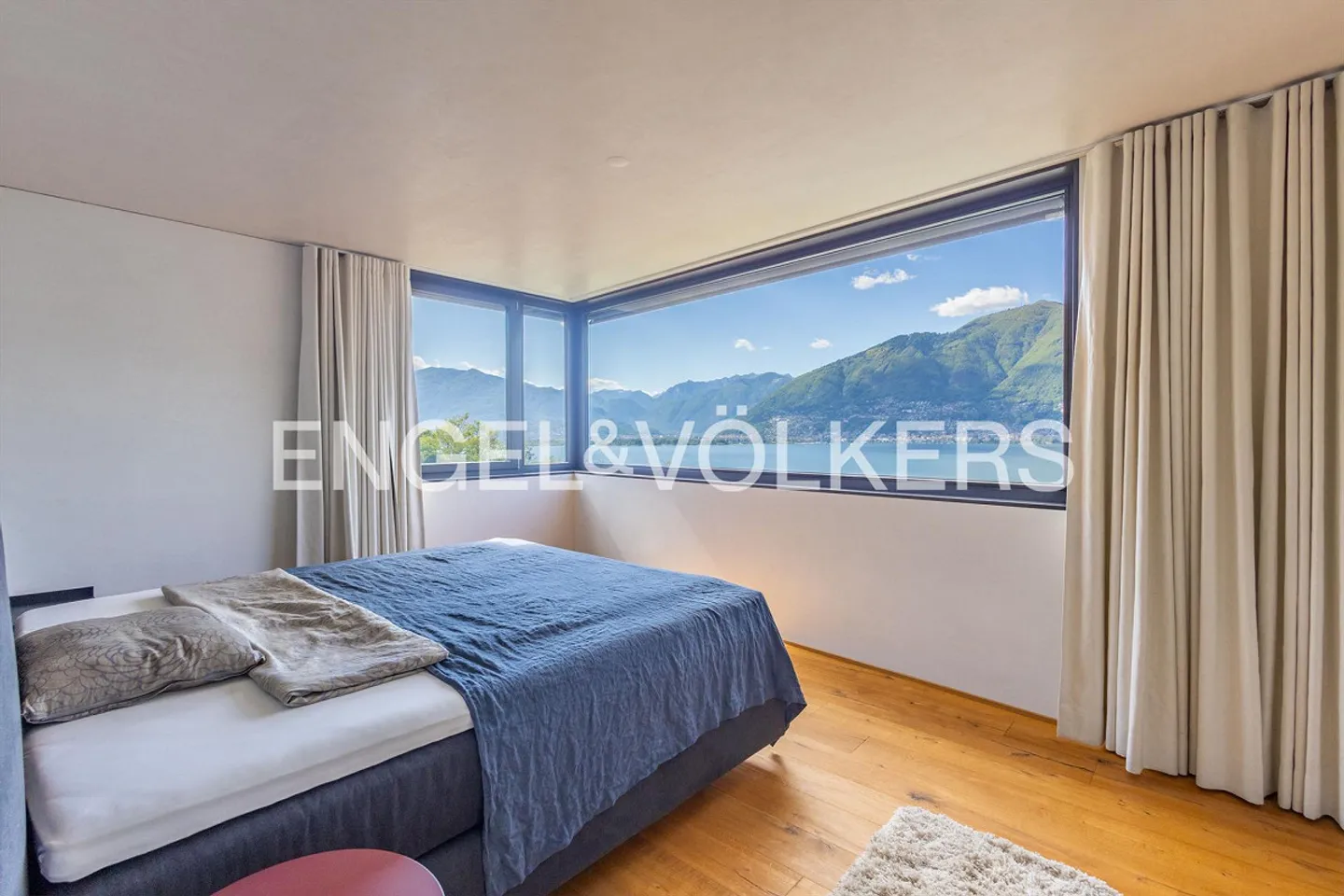 Moderne Villa mit Seeblick - Foto 9 von 16