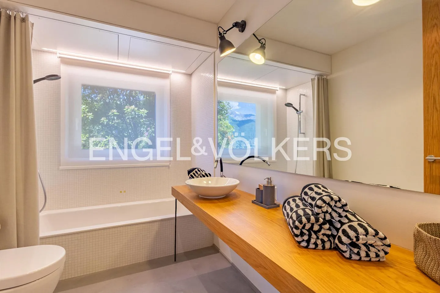 Moderne Villa mit Seeblick - Foto 11 von 16