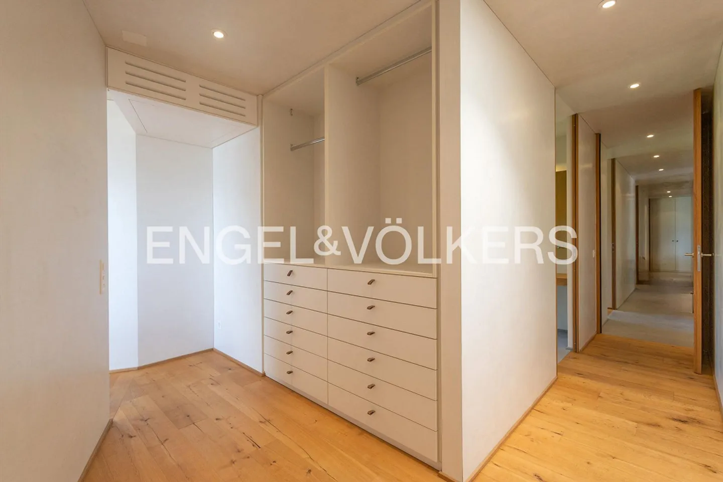 Moderne Villa mit Seeblick - Foto 14 von 16