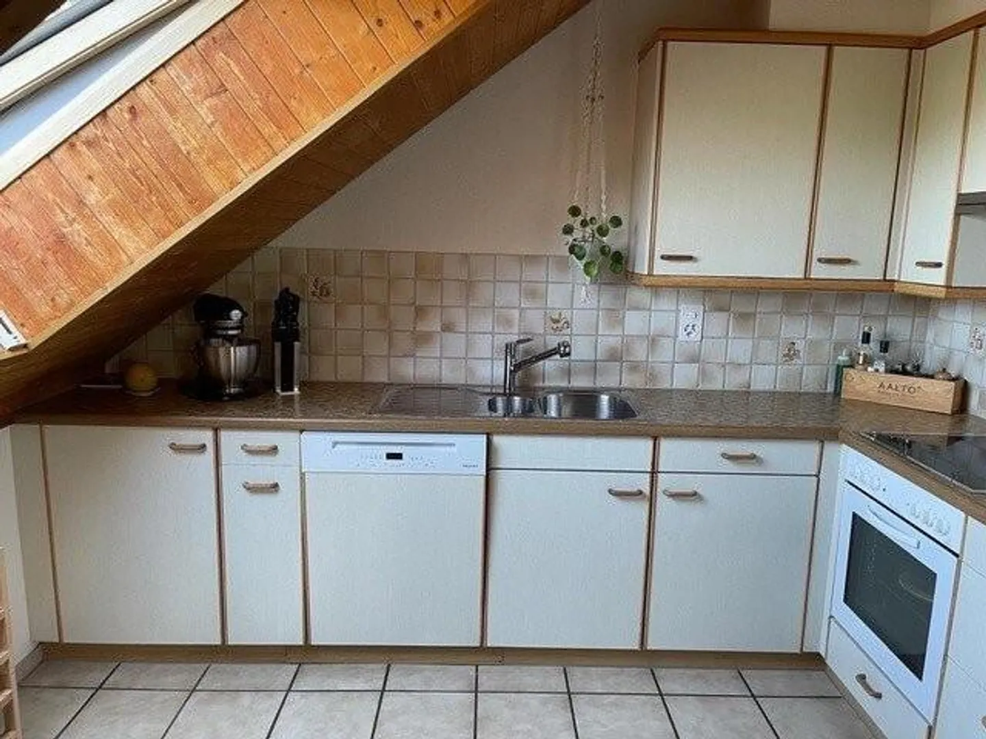 Appartement sous les combles attrayant et charmant de 3,5 pièces à louer à Hettiswil - Photo 9 sur 12