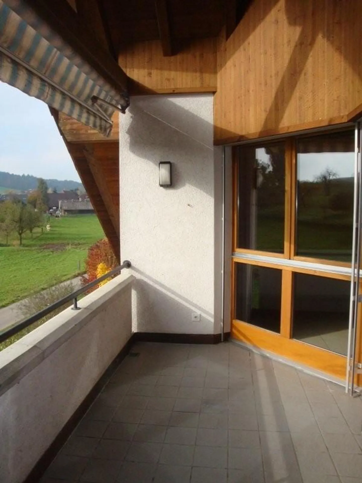 Appartement sous les combles attrayant et charmant de 3,5 pièces à louer à Hettiswil - Photo 11 sur 12