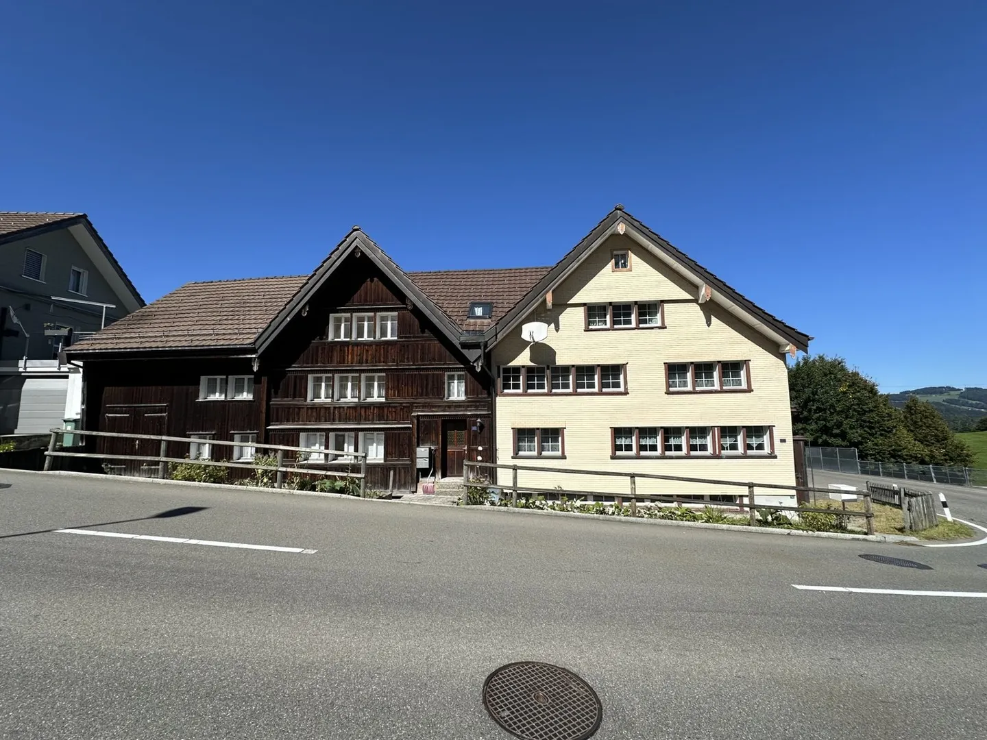 Interessante Investitionsanlage Herisau: 2 Häuser mit 3 Wohnungen – attraktives Paket - Photo 1 of 9