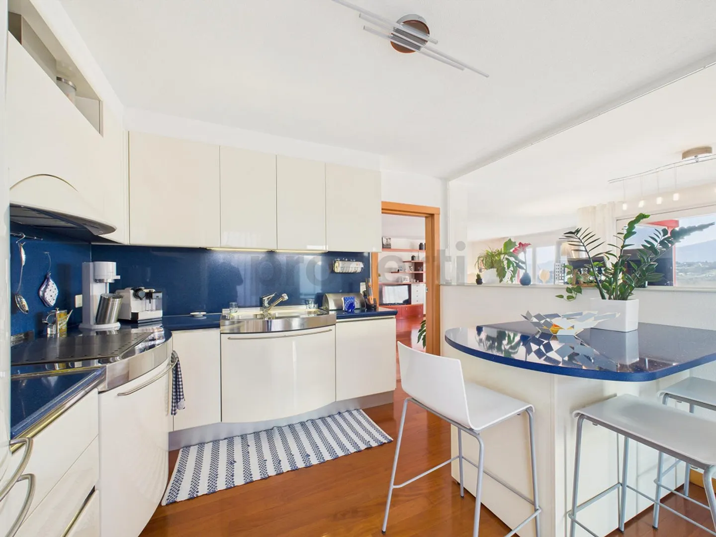 Elegant detached house with 6.5 rooms, garden, and open view in Davesco-Soragno - Photo 4 of 14