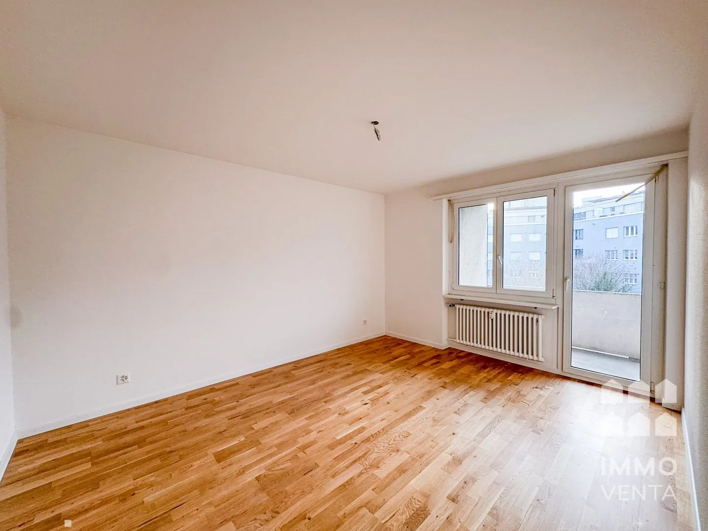 Completely renovated 2-room apartment for rent in Biel - Photo 4 of 8