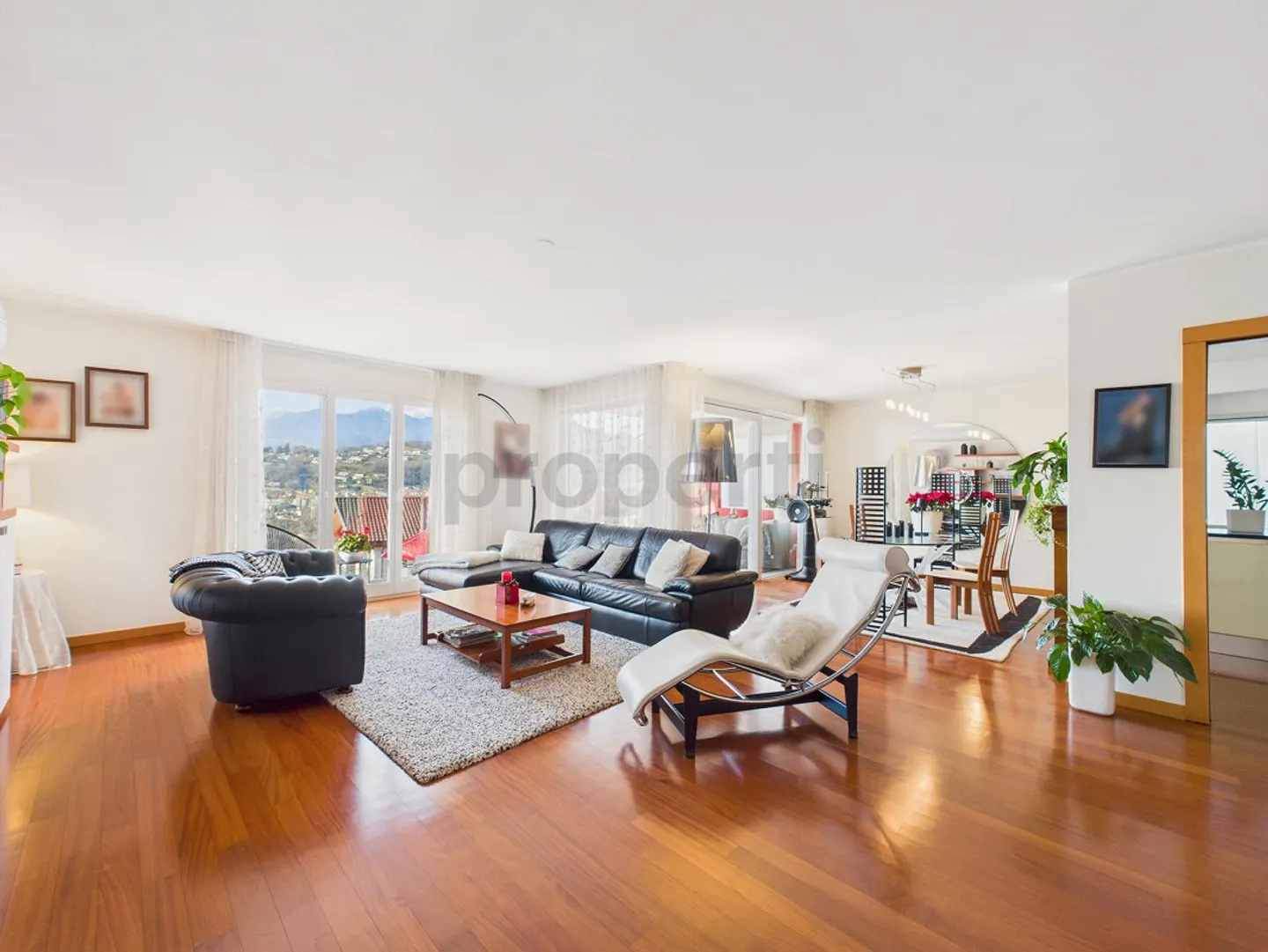 Elegant detached house with 6.5 rooms, garden, and open view in Davesco-Soragno - Photo 2 of 14