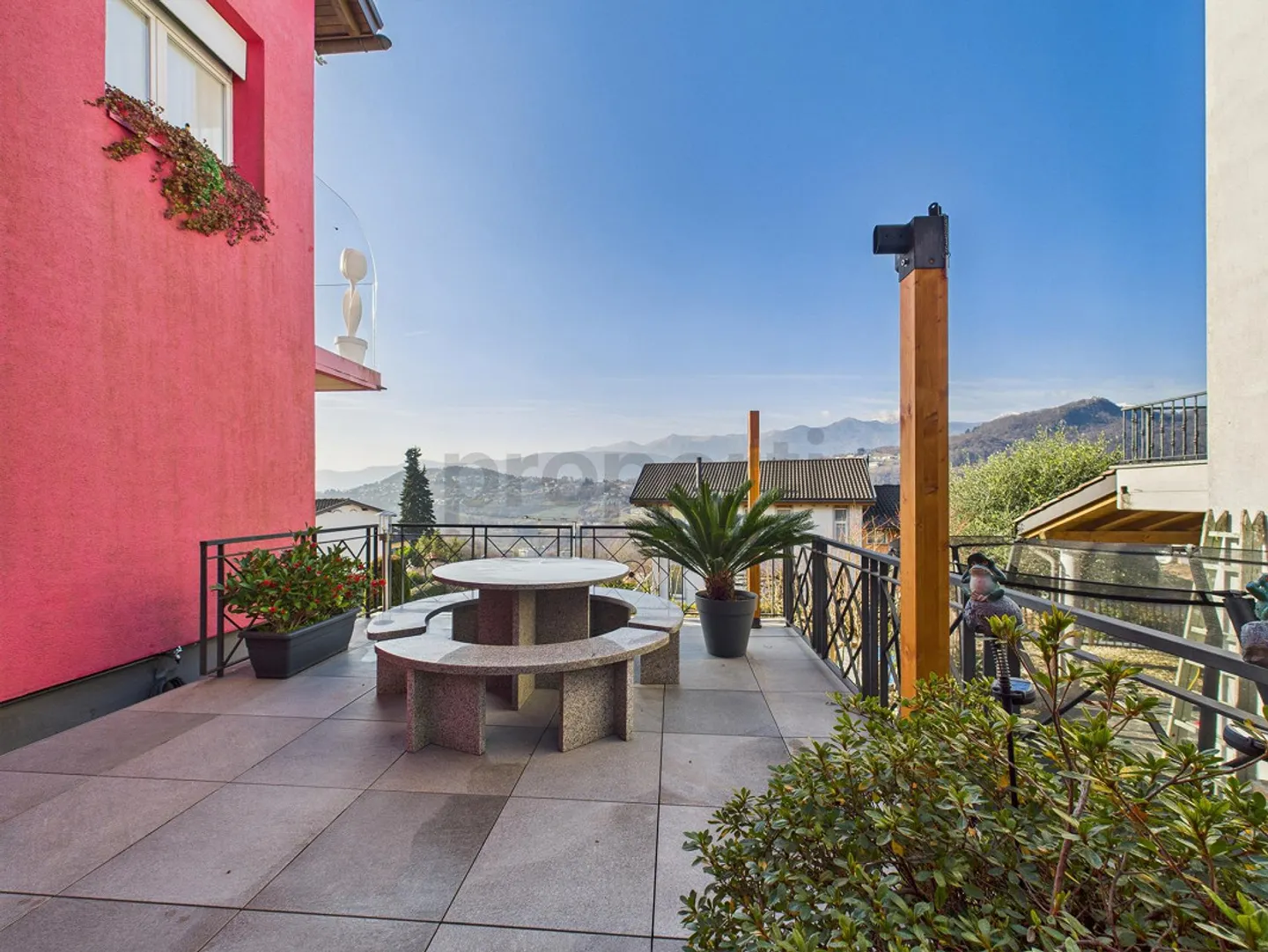 Elegant detached house with 6.5 rooms, garden, and open view in Davesco-Soragno - Photo 10 of 14
