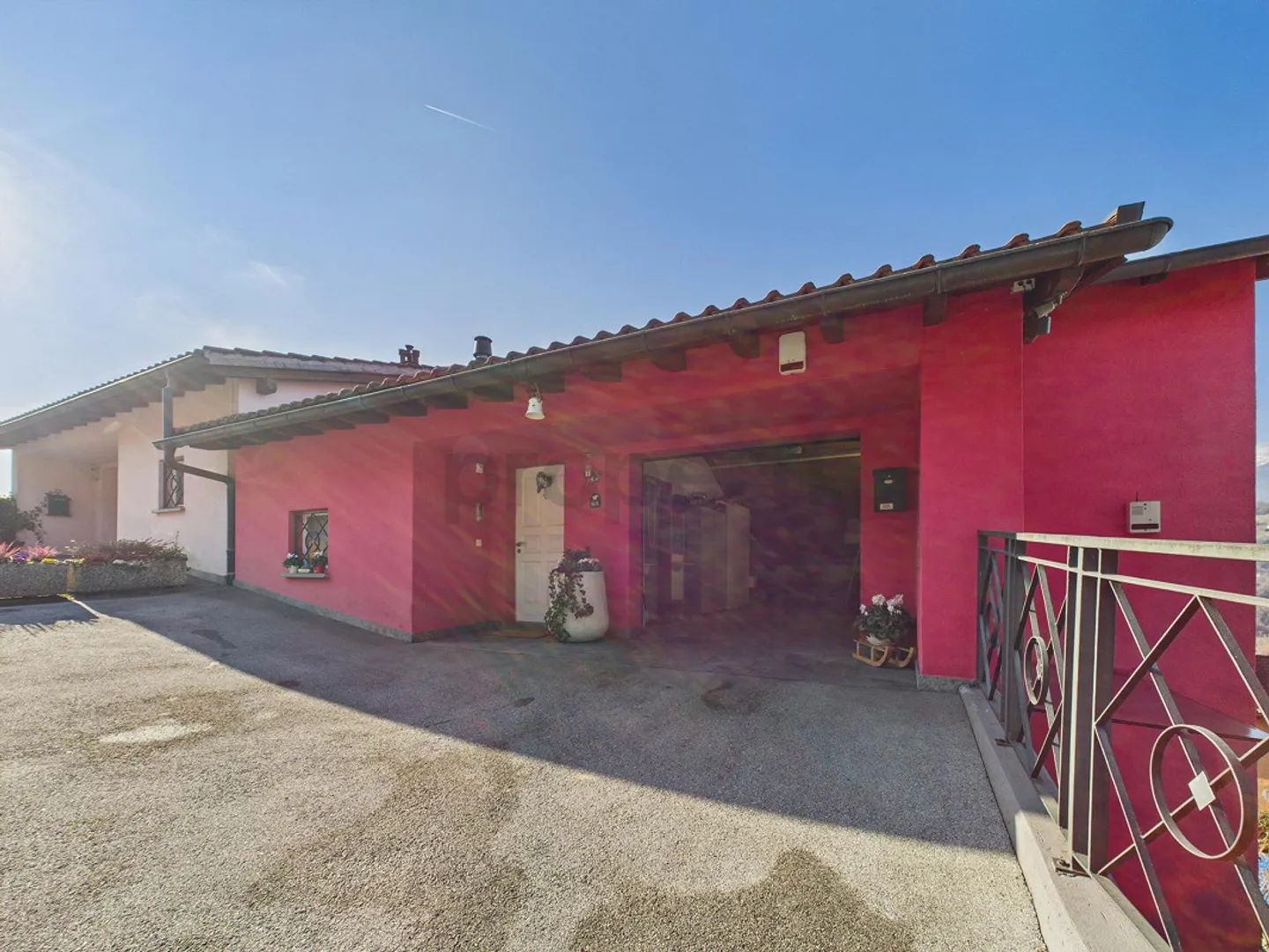 Elegant detached house with 6.5 rooms, garden, and open view in Davesco-Soragno - Photo 12 of 14
