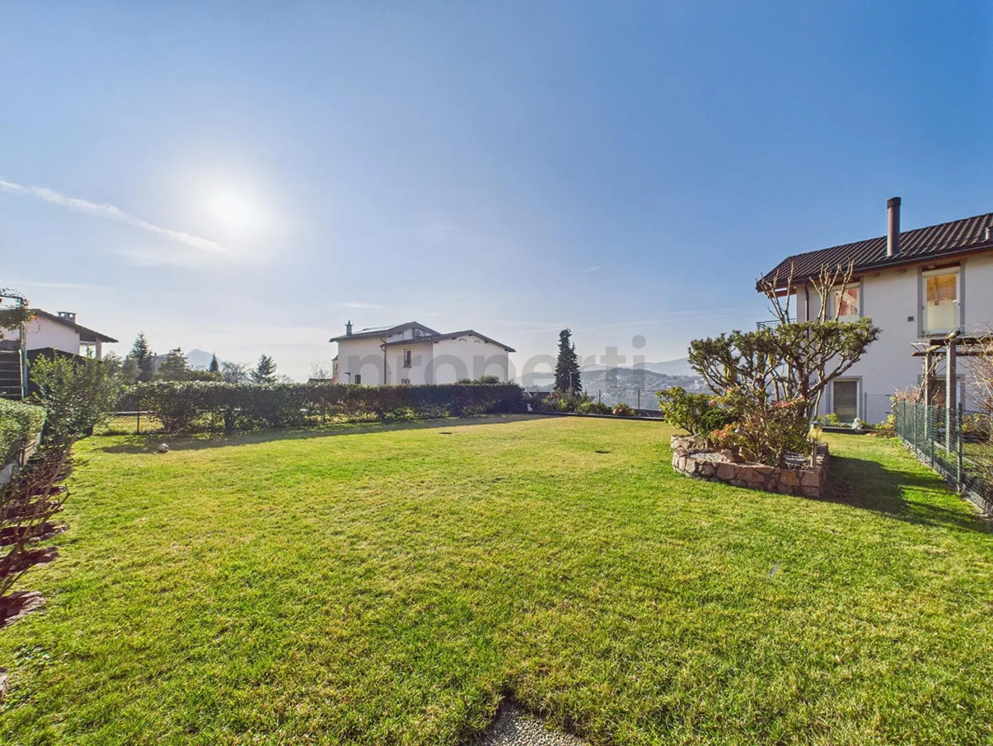 Elegant detached house with 6.5 rooms, garden, and open view in Davesco-Soragno - Photo 13 of 14