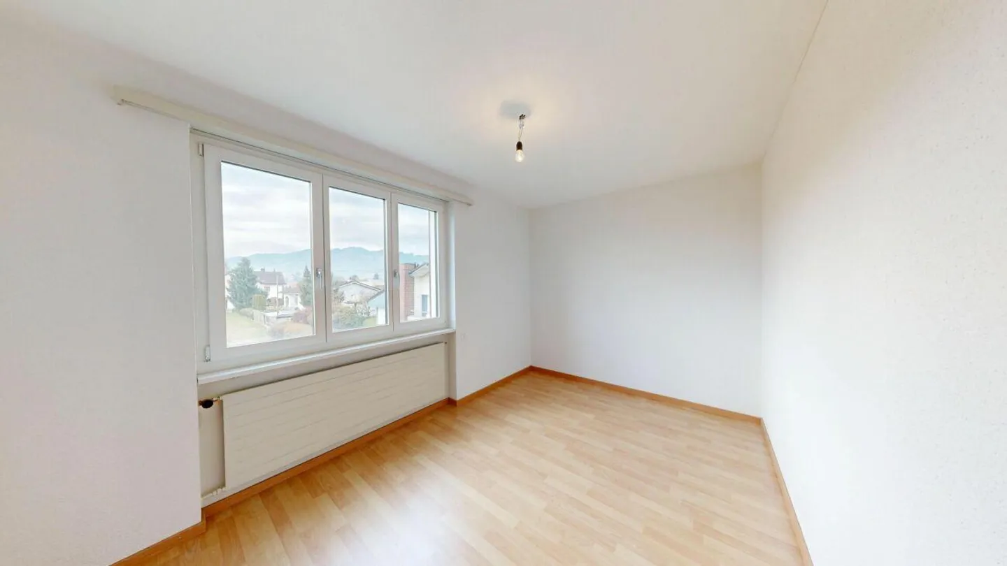 Charming Family Home with Garden - Photo 10 of 17