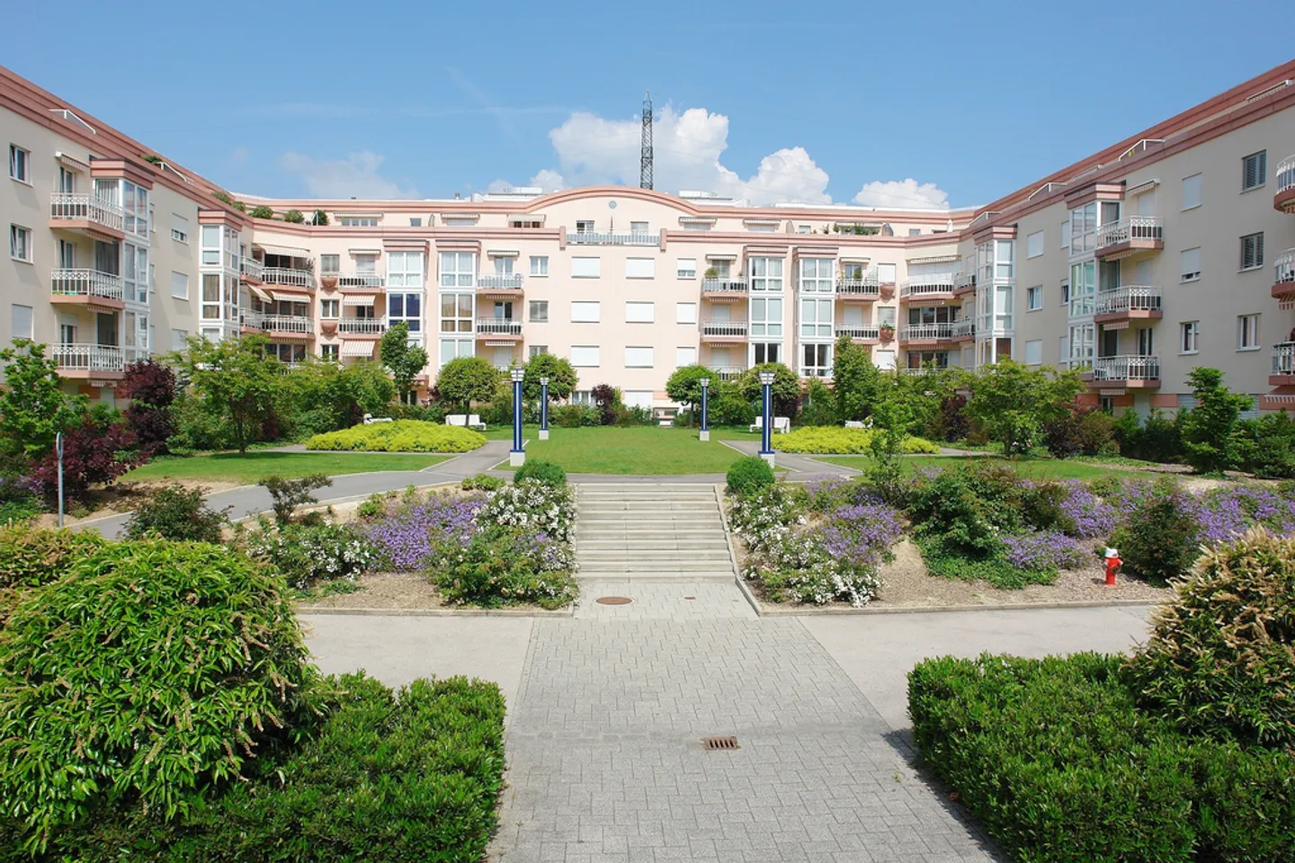 4.5 Room Apartment - Photo 1 of 8