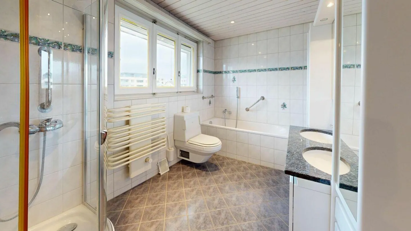 Charming Family Home with Garden - Photo 13 of 17