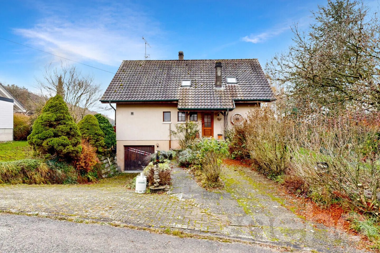 Detached house on a large quiet plot - Photo 1 of 12