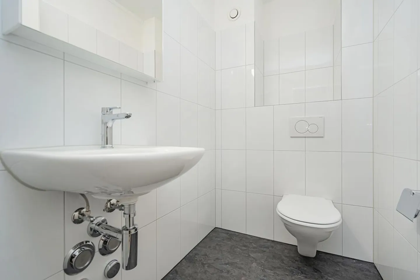 Are you the first tenant after the renovation? - Photo 6 of 11