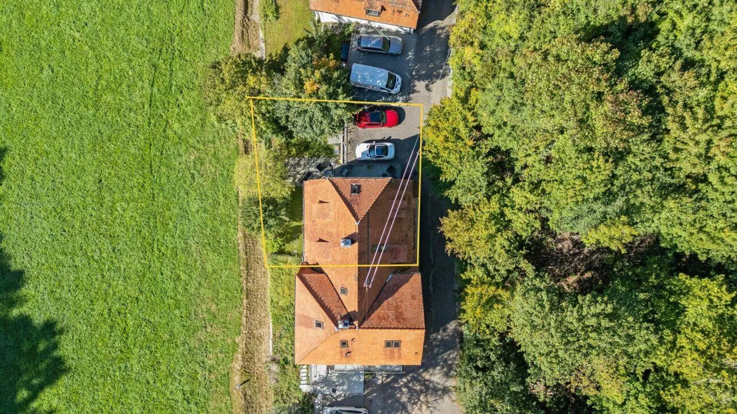 Casa bifamiliare con appartamento ai margini della zona edificabile - Foto 3 di 18