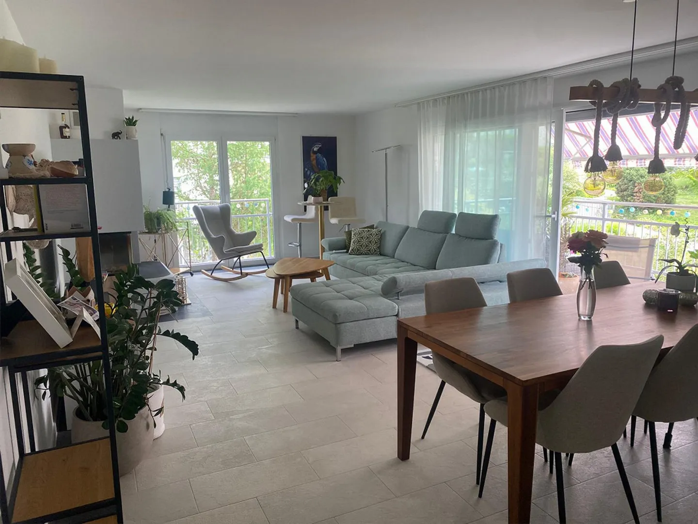 Bellissimo appartamento di 4,5 stanze con molto spazio in una posizione tranquilla - Foto 1 di 9
