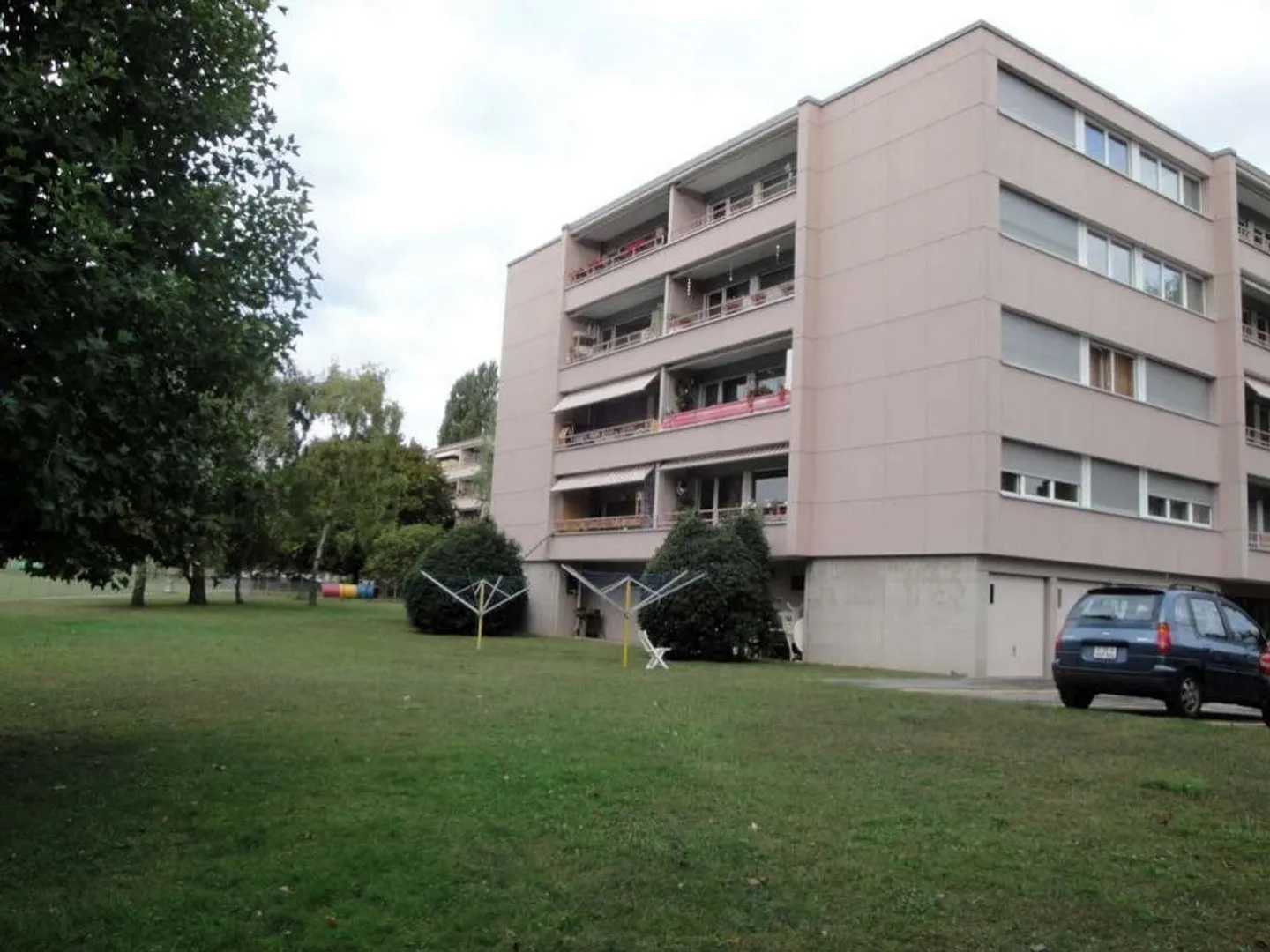 Place de parking extérieure N15 - Photo 2 sur 2