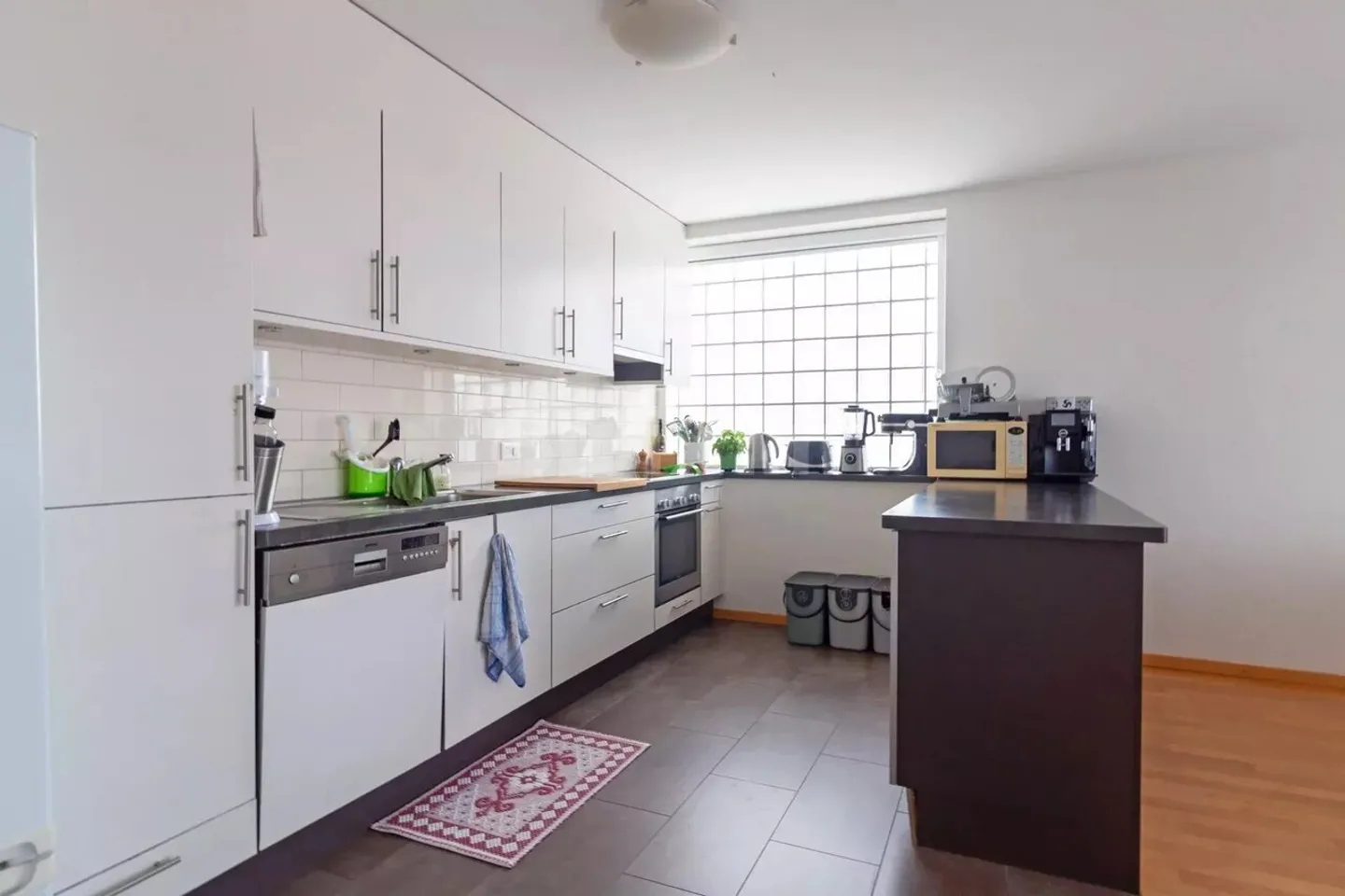 Schöne 5-Zimmer-Wohnung mit Terrasse im obersten Stockwerk - Foto 3 von 5