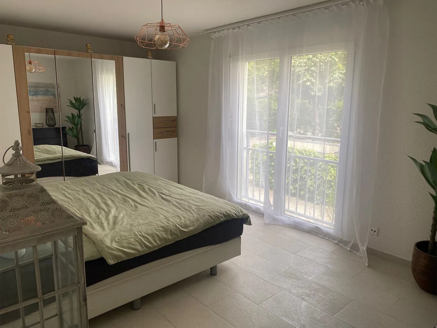 Bellissimo appartamento di 4,5 stanze con molto spazio in una posizione tranquilla - Foto 5 di 9