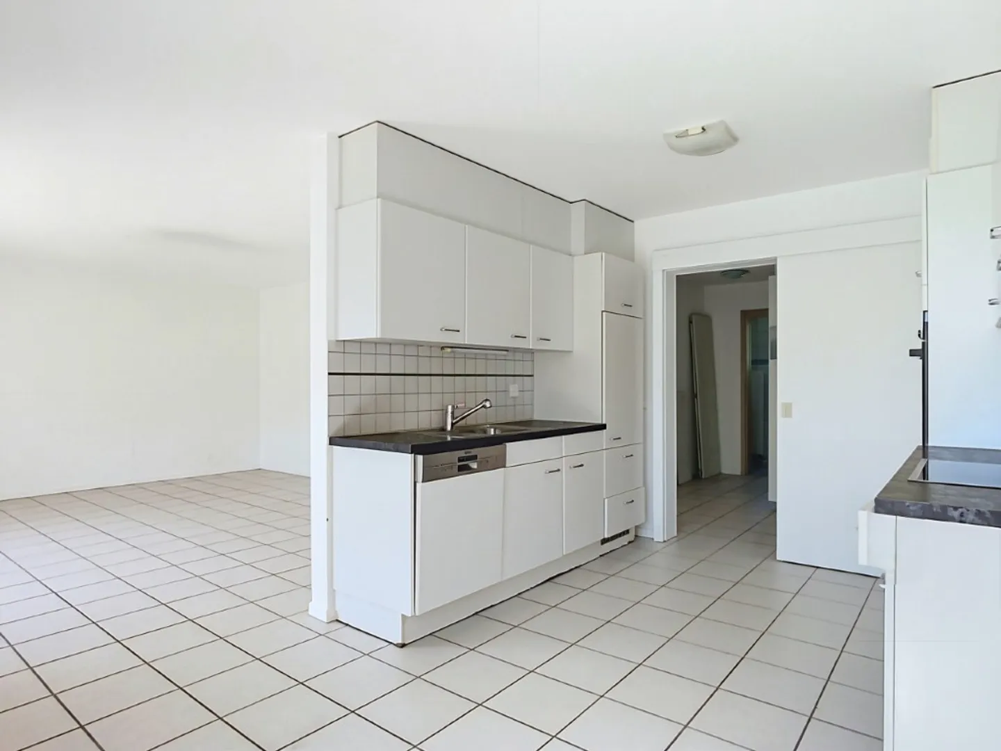 Spacious and bright, 4.5 rooms for rent from 1.09.26 - Photo 10 of 12