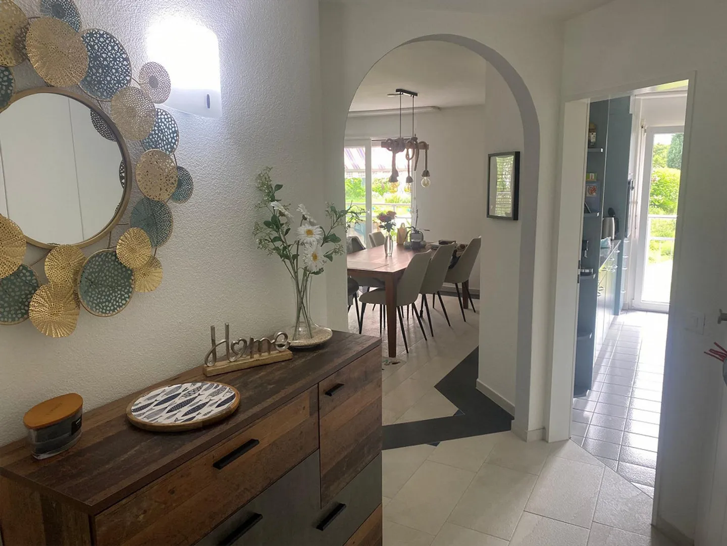 Bellissimo appartamento di 4,5 stanze con molto spazio in una posizione tranquilla - Foto 8 di 9