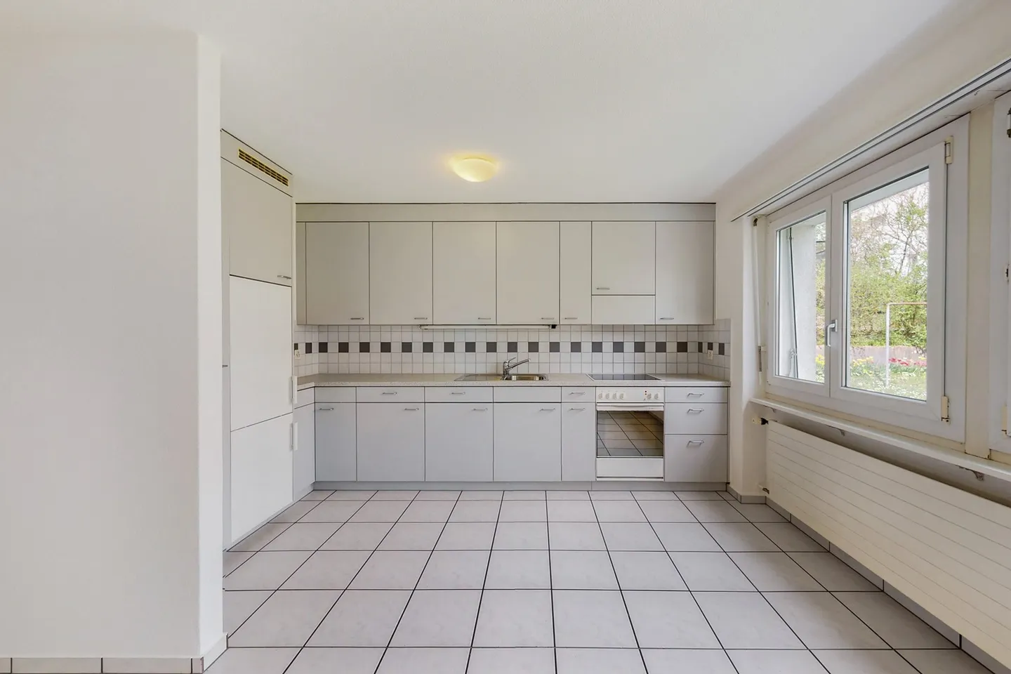 Bright apartment in a quiet residential area - first net rent free. - Photo 4 of 12