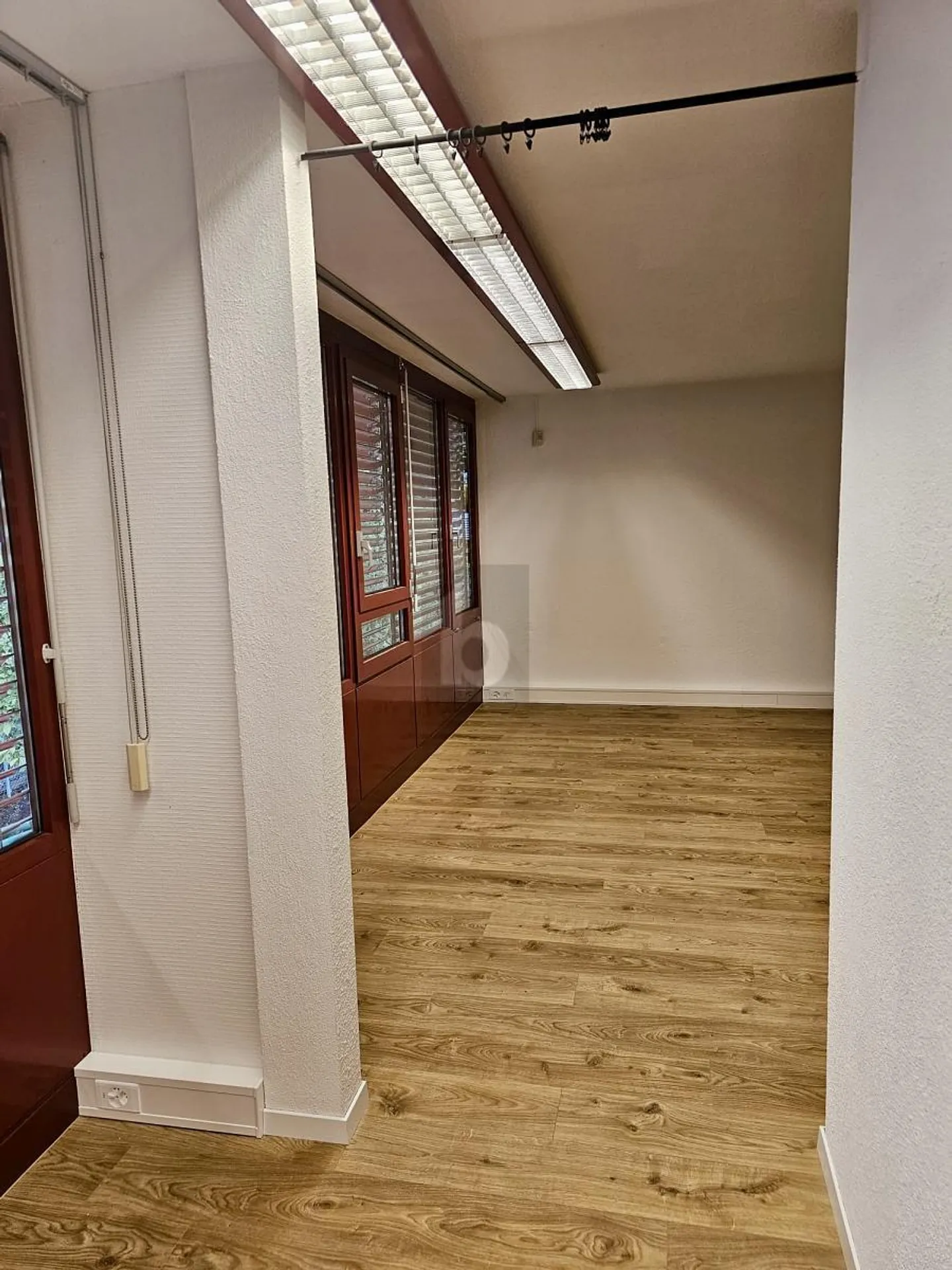 OPTIMAL WORKING ENVIRONMENT FOR OFFICE SPACES ETC. - Photo 3 of 6