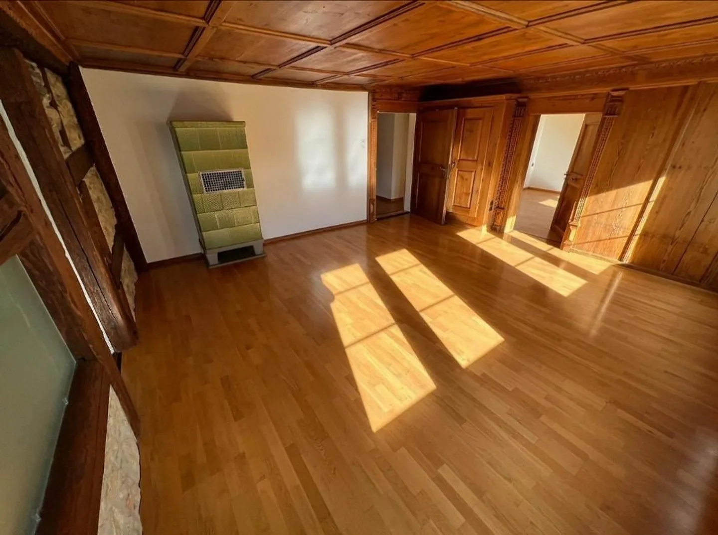 Attractive 4.5-Room Old Building Apartment with Charm - Photo 2 of 14