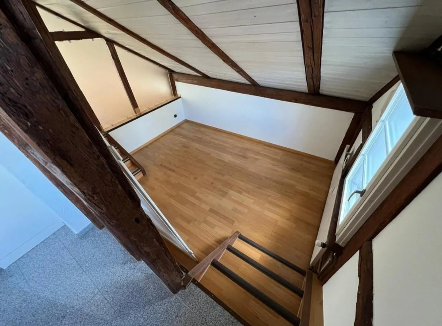 Attractive 4.5-Room Old Building Apartment with Charm - Photo 9 of 14