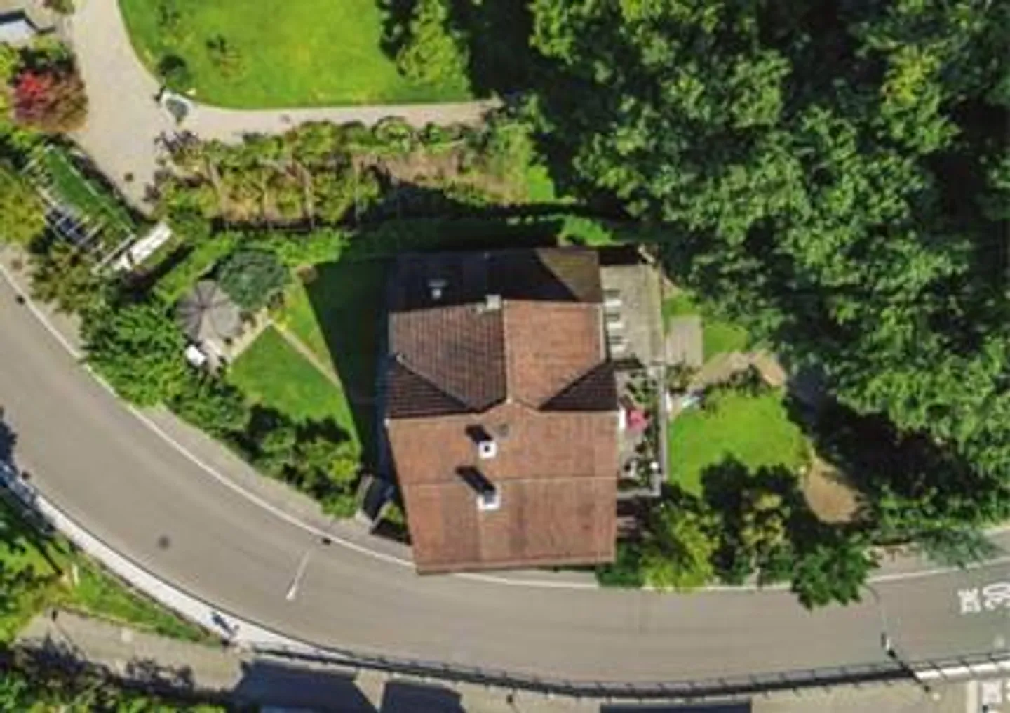 Attractive 4.5-Room Old Building Apartment with Charm - Photo 13 of 14