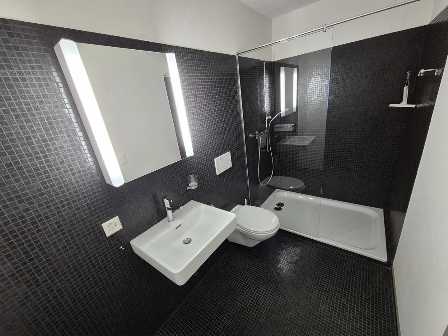 Modern 3.5-room terraced house in a quiet location in Ziefen - Photo 8 of 12