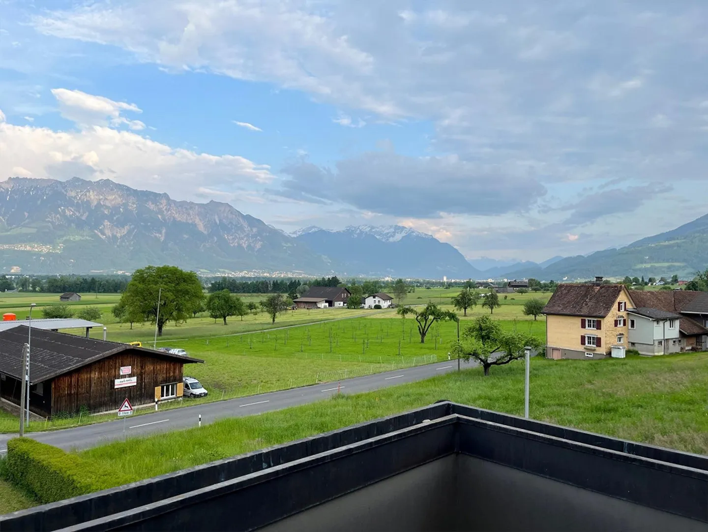 Charming 3.5 Room Apartment - Photo 4 of 14