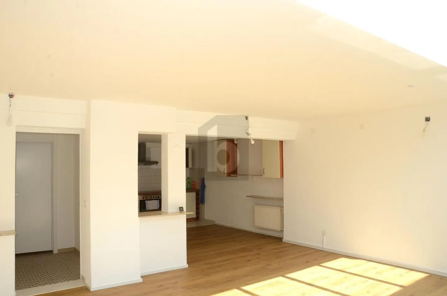 Appartement spacieux avec terrasse - Photo 2 sur 5