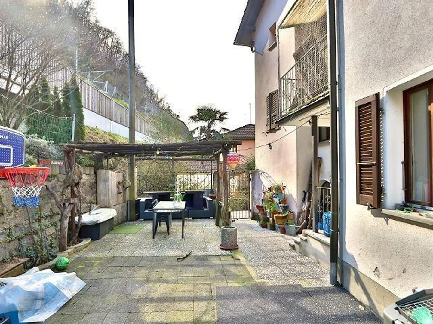 7-room house with pergola and small garden near the lake - Photo 16 of 25