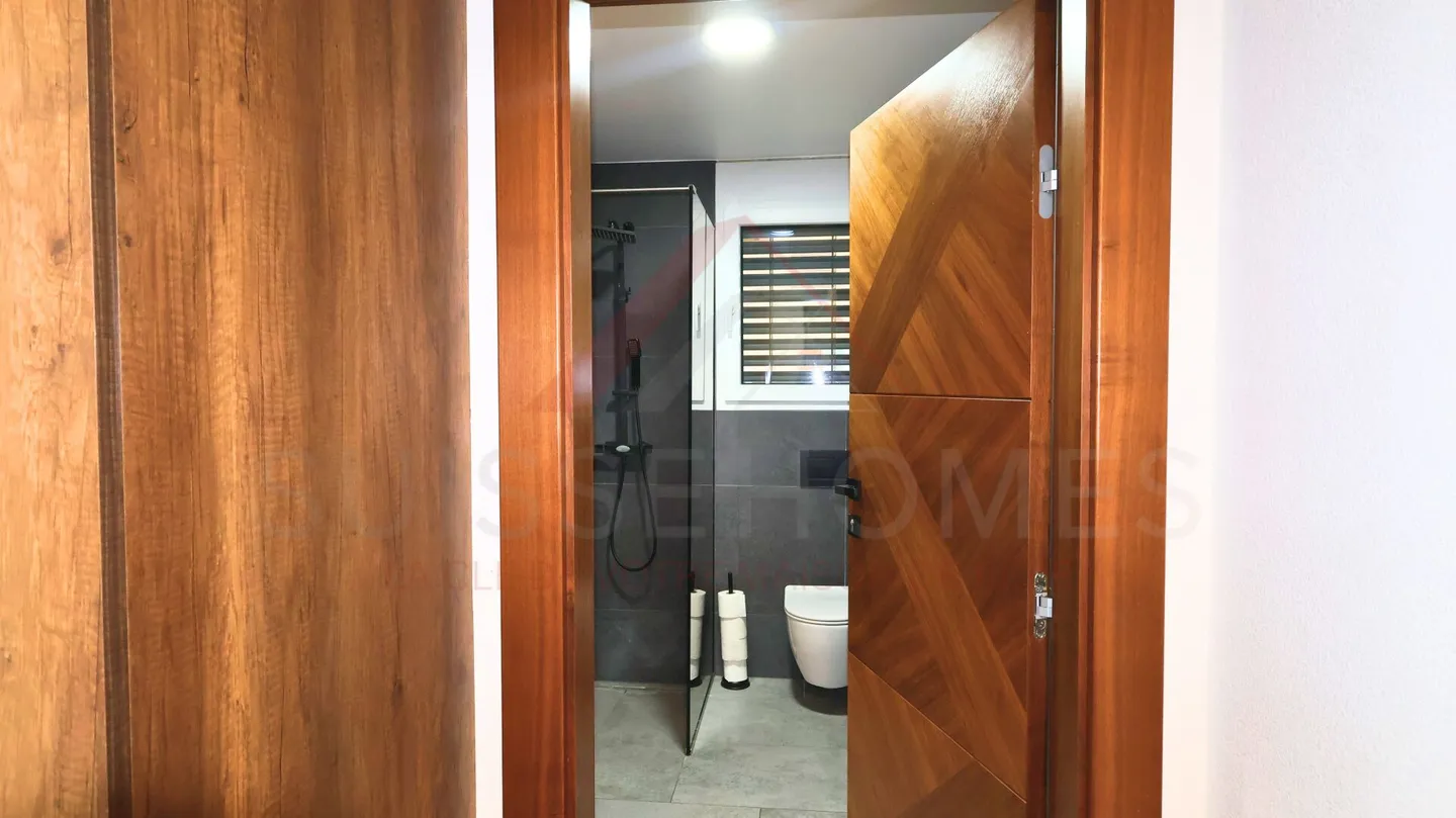 Modern Villa of Exception - 4½ Rooms, Heated Swimming Pool and Panoramic Terrace - Photo 10 of 25