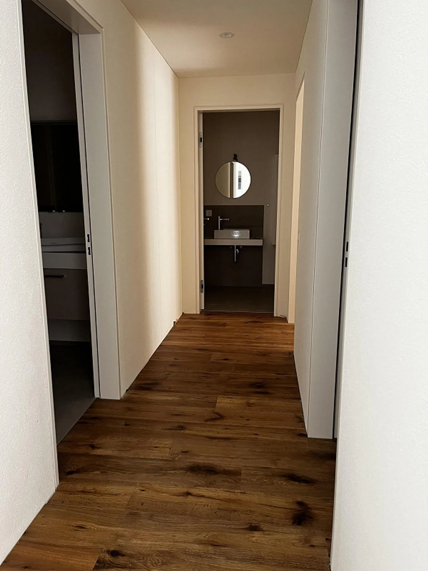 Appartement de 3,5 pièces au rez-de-chaussée de 110 m2 avec grand espace de détente clôturé - Photo 8 sur 12